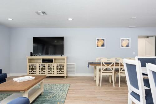 Water Front Private Pool Spa Home With Boat Docking Available Home