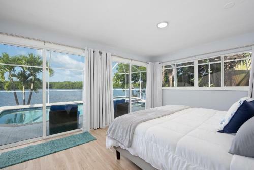 Water Front Private Pool Spa Home With Boat Docking Available Home
