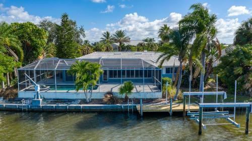 Water Front Private Pool Spa Home With Boat Docking Available Home