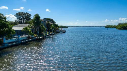 Water Front Private Pool Spa Home With Boat Docking Available Home