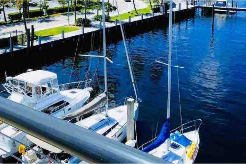 Family Blue Home 6beds&2baths Olas Boulevard