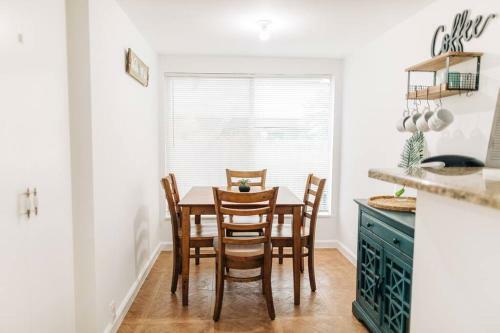 Family Blue Home 6beds&2baths Olas Boulevard