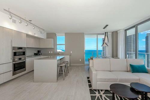5 Wrap Around Balcony 2br Insane Views