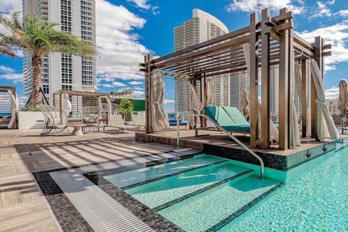 5 Wrap Around Balcony 2br Insane Views