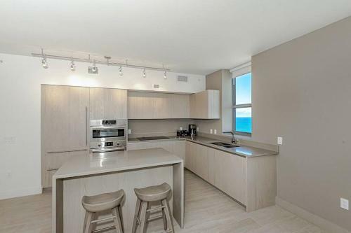 5 Wrap Around Balcony 2br Insane Views
