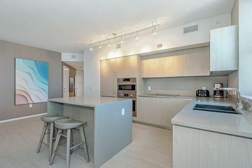 5 Wrap Around Balcony 2br Insane Views
