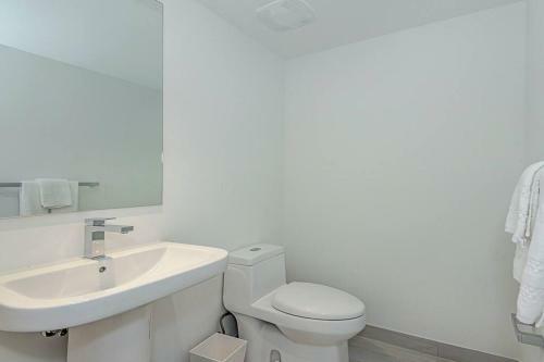 5 Amenities Luxury 3brcorner Balcony Wpanor View