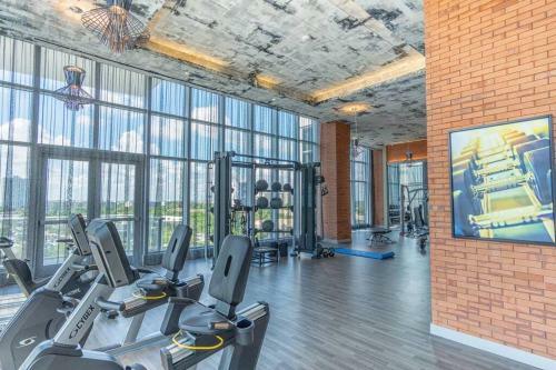 5 Amenities Luxury 3brcorner Balcony Wpanor View