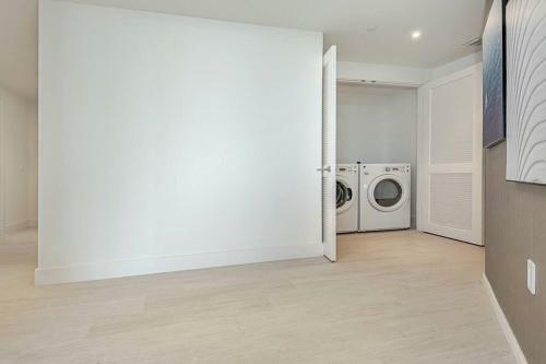 5 Amenities Luxury 3brcorner Balcony Wpanor View