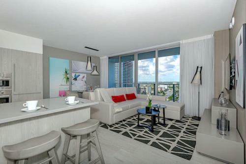 5 Amenities Luxury 1br Front Intercostal View Balcony