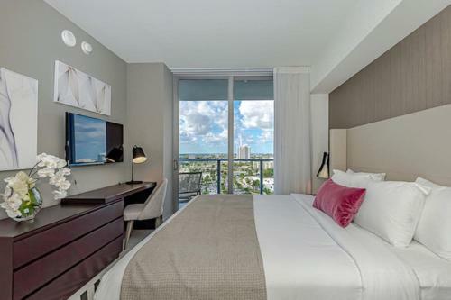 5 Amenities Luxury 1br Front Intercostal View Balcony
