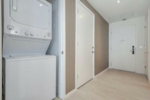 5 Amenities Luxury 1br Front Intercostal View Balcony