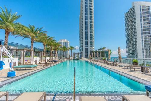 5 Amenities Luxury 3 Br Front Intercostal View