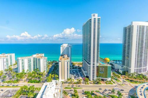 5 Amenities Luxury 3 Br Front Intercostal View