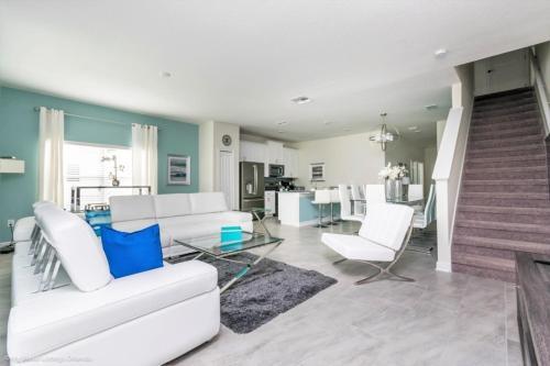 Inviting 5 Bdm Townhome With Private Pool Townhouse