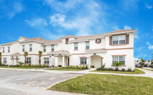 Inviting 5 Bdm Townhome With Private Pool Townhouse