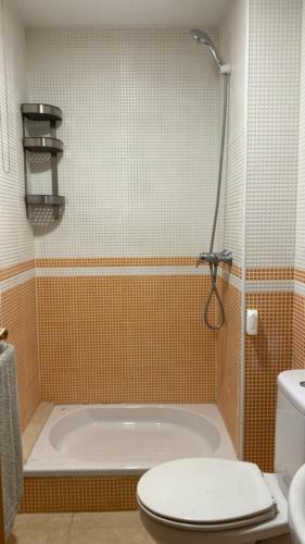 Agradable Adosado Con Piscina Comunitaria