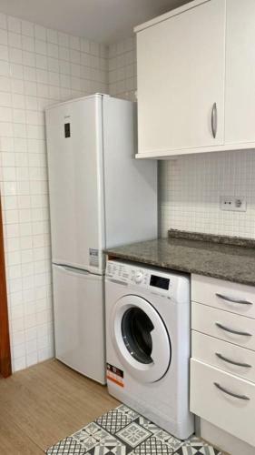 Agradable Adosado Con Piscina Comunitaria