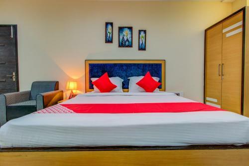 Hotel Oyo 23021 Royal Residence