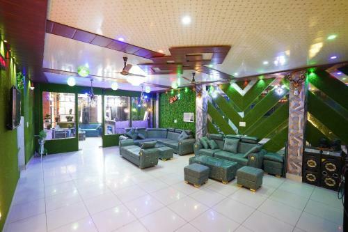 Star Hotel And Restaurant By Wb Inn