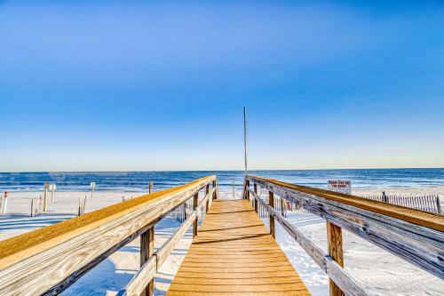 Ocean Breeze West 302