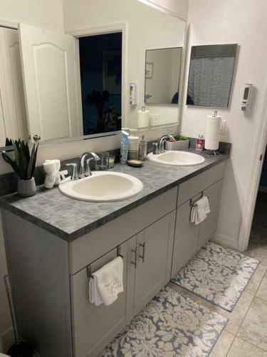 Hostal Queen Size Bed With Full Bathroom Next Door
