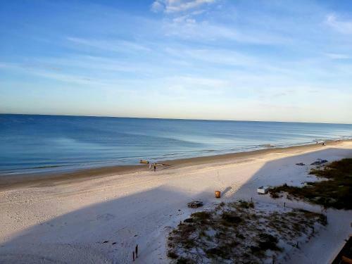 Trillium 3a - Bright And Coastal Beachfront Vibes