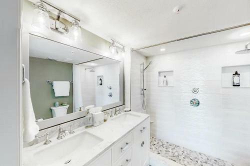 Trillium 3a - Bright And Coastal Beachfront Vibes