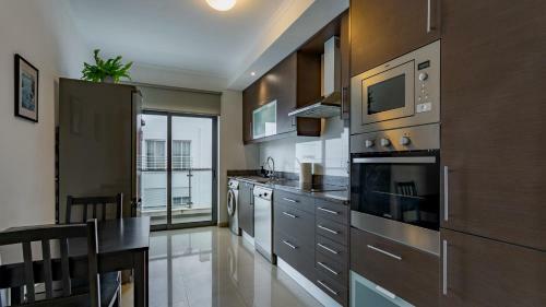 Spacious & Modern 3bdr Apartment In Algarve By Lovelystay