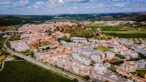Spacious & Modern 3bdr Apartment In Algarve By Lovelystay