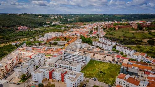 Spacious & Modern 3bdr Apartment In Algarve By Lovelystay
