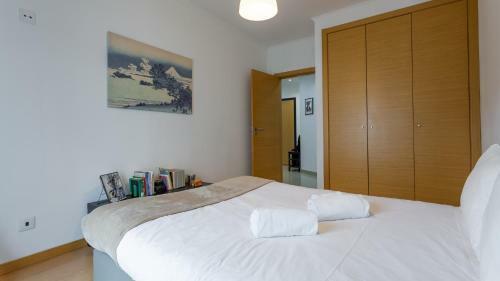 Spacious & Modern 3bdr Apartment In Algarve By Lovelystay