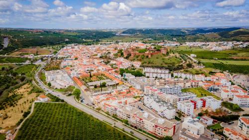 Spacious & Modern 3bdr Apartment In Algarve By Lovelystay
