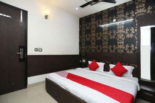 Oyo 29690 Hotel Galaxy