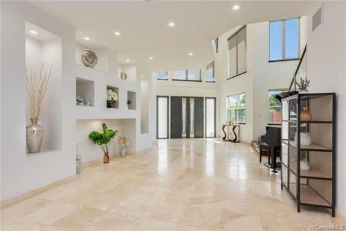 Tastefully Furnished Luxurious Home