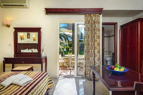 Apartment In Gerani With Garden