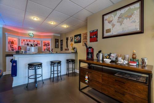 Stylish 2500 Sq Basement W/ Home Theatre, Pool Table, Poker Table Etc.