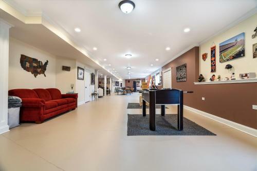 Stylish 2500 Sq Basement W/ Home Theatre, Pool Table, Poker Table Etc.