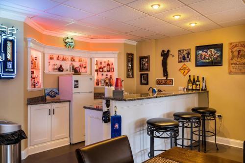Stylish 2500 Sq Basement W/ Home Theatre, Pool Table, Poker Table Etc.