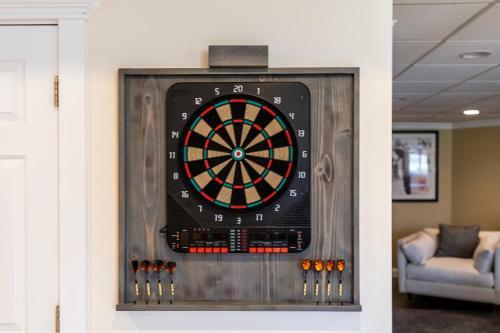 Stylish 2500 Sq Basement W/ Home Theatre, Pool Table, Poker Table Etc.