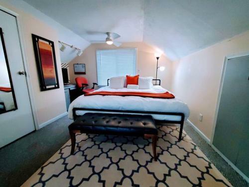 Entire Tri-level Home With A King Master & Patio