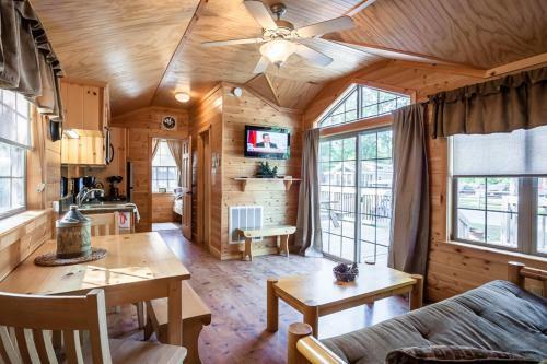 Hotel Pine Haven