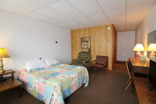 Showboat Motel V
