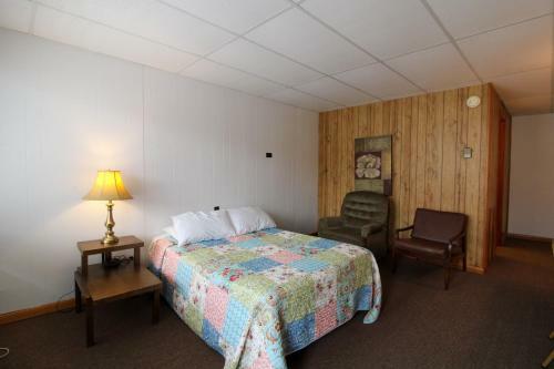 Showboat Motel V