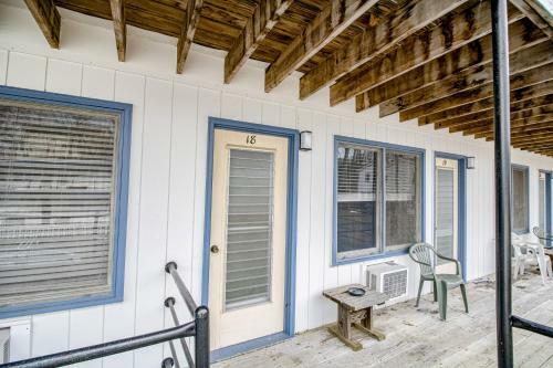 Showboat Motel V