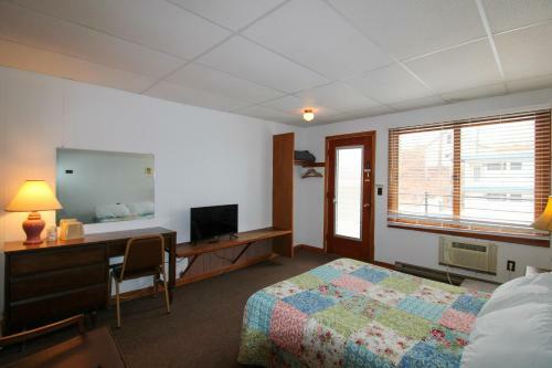 Showboat Motel V