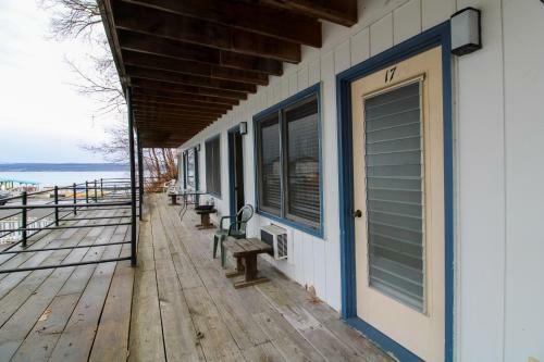 Showboat Motel V
