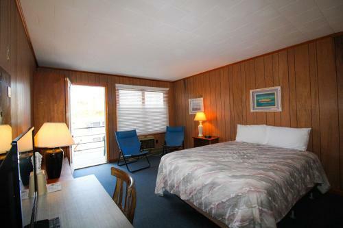 Showboat Motel V