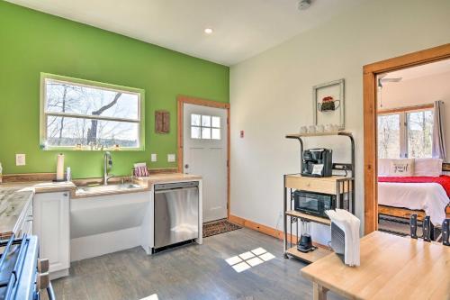 Darling Wheelchair Accessible Gem Pond View!