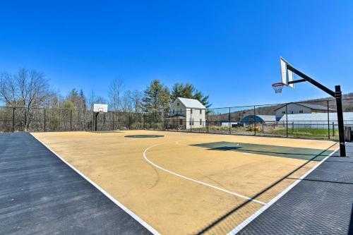Darling Wheelchair Accessible Gem Pond View!